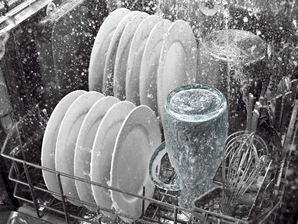 Máy Rửa Bát Có Sạch Không? Có Tốn Điện, Tốn Nước Không?