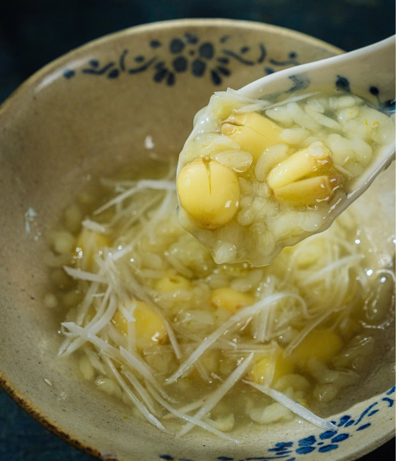 Cách nấu chè cốm hạt sen
