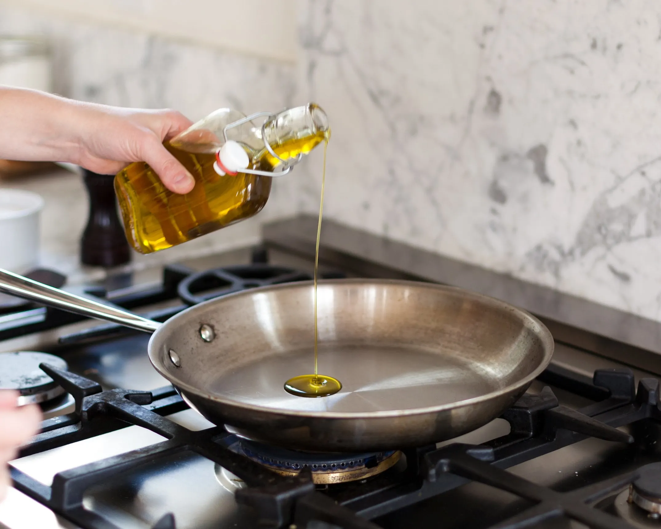Hướng dẫn cách tôi chảo inox đơn giản tại nhà