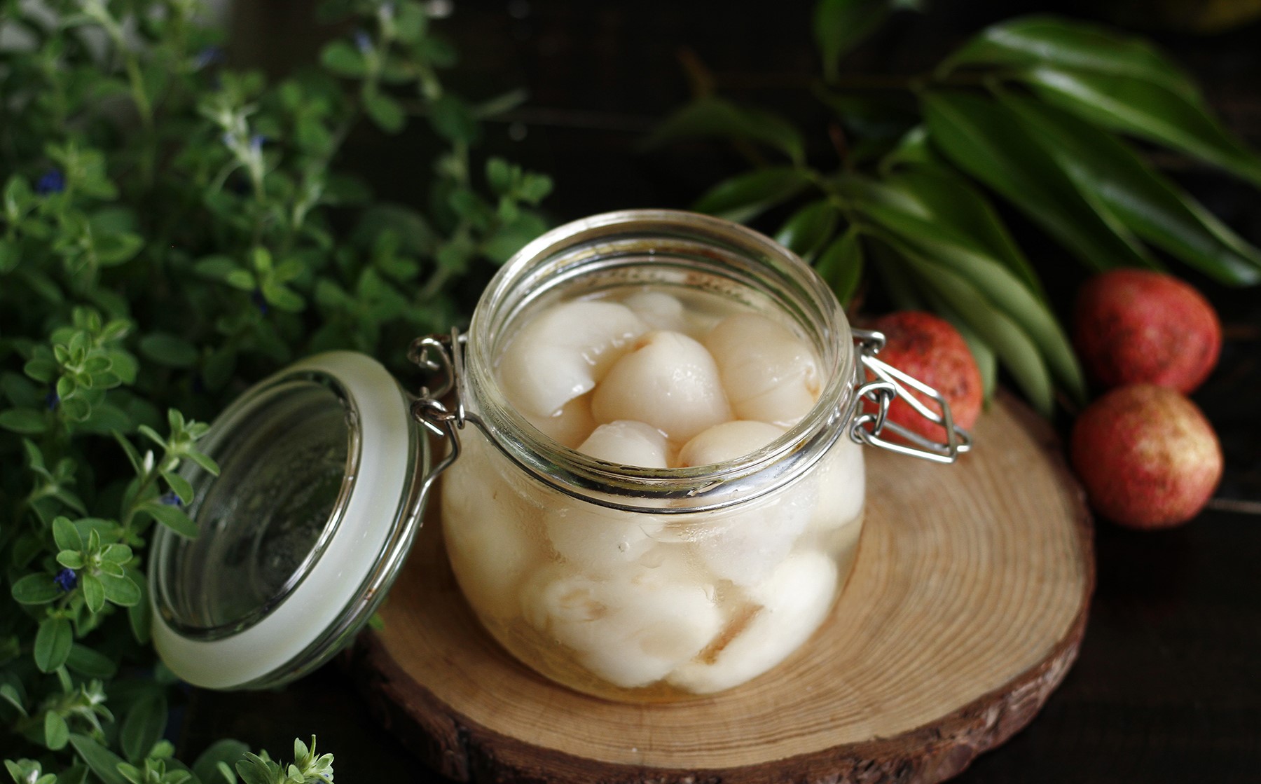Vải ngâm đường phèn để được bao lâu? Cách làm vải ngâm phèn để cả năm không hỏng