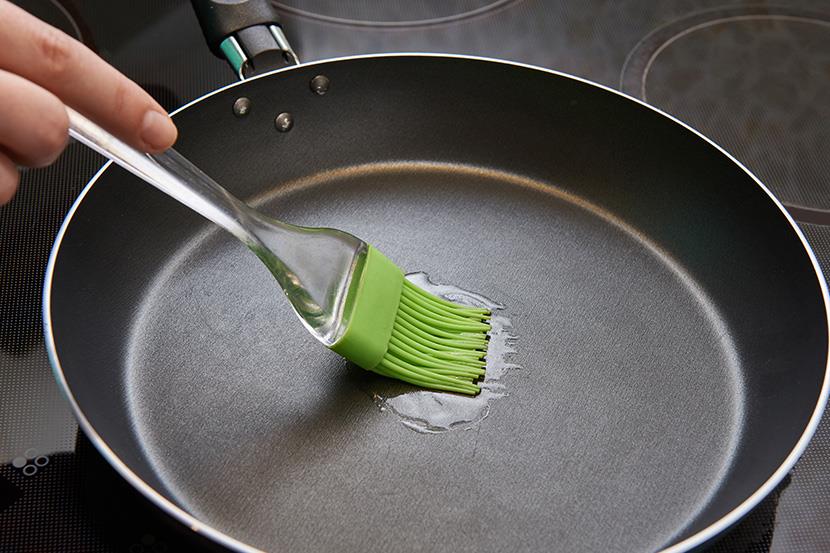 Cách tôi chảo chống dính và lưu ý khi sử dụng đúng cách, an toàn