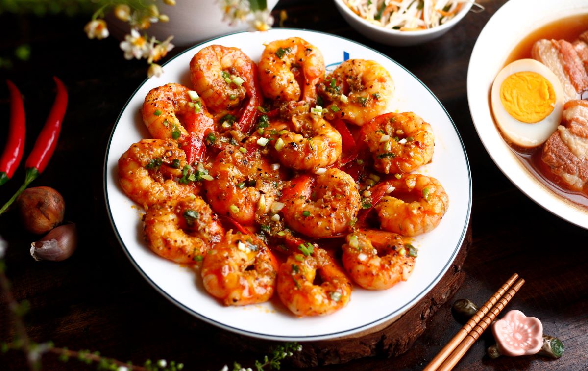 Hướng dẫn cách làm tôm kho tàu thơm ngon cực hao cơm