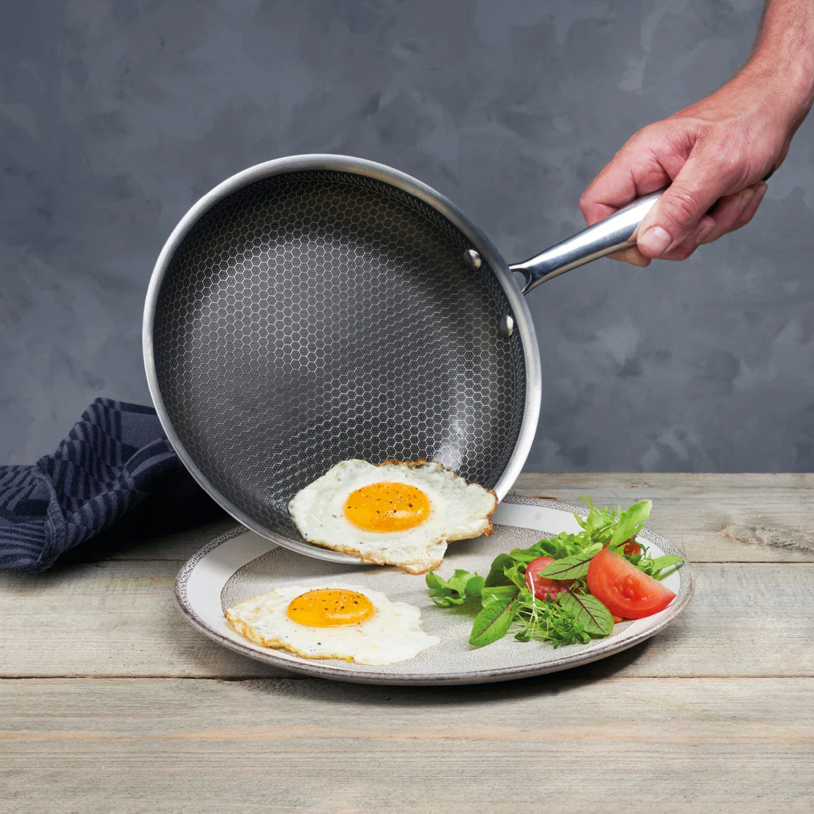 Chảo chống dính tổ ong có tốt không